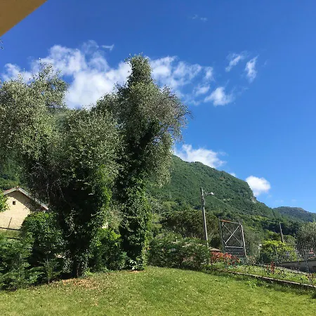 Gloria Lago Di Como